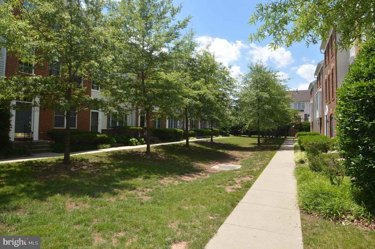 42761 Hollingsworth Ter - Photo 2 of 21