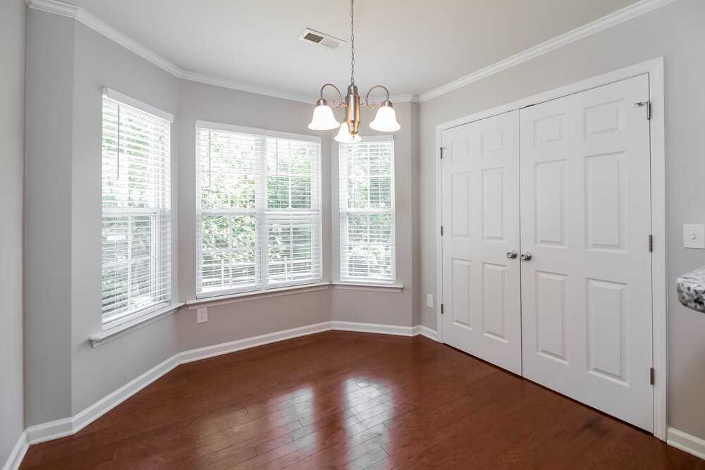 409 Pyracantha Dr - Photo 4 of 14