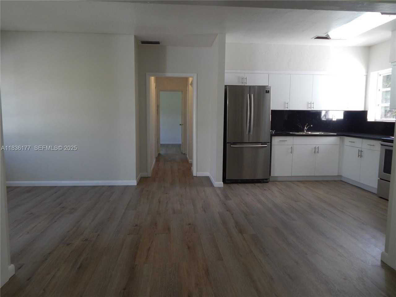 7800 Sw 69th Ave - Photo 7 of 24