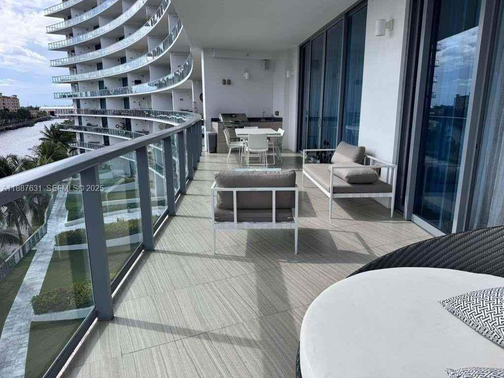 3250 Northeast 188th Street #408 - Photo 5 of 15