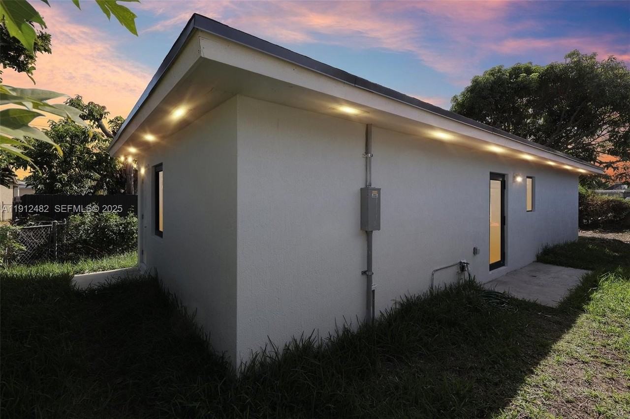 17003 Sw 107th Pl #2 - Photo 2 of 16