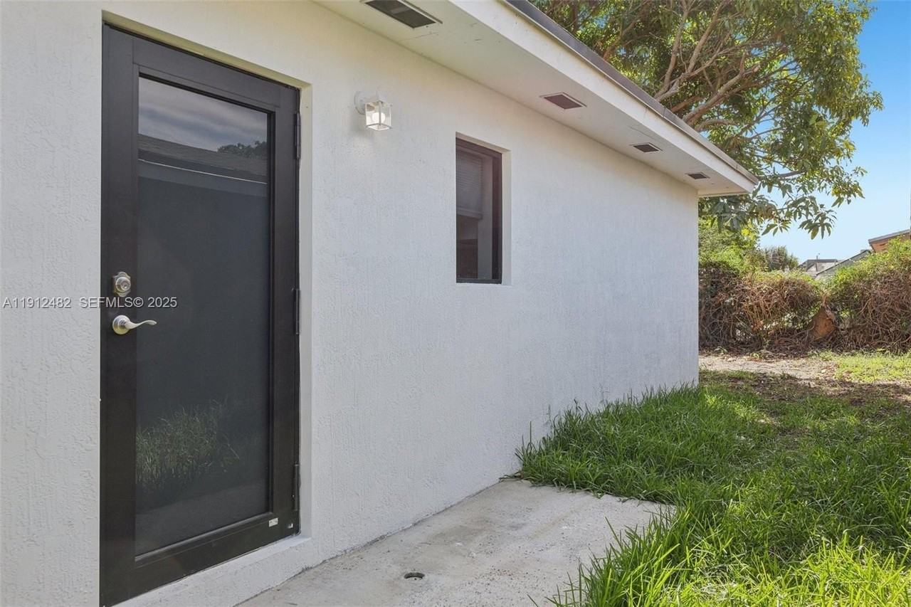 17003 Sw 107th Pl #2 - Photo 3 of 16