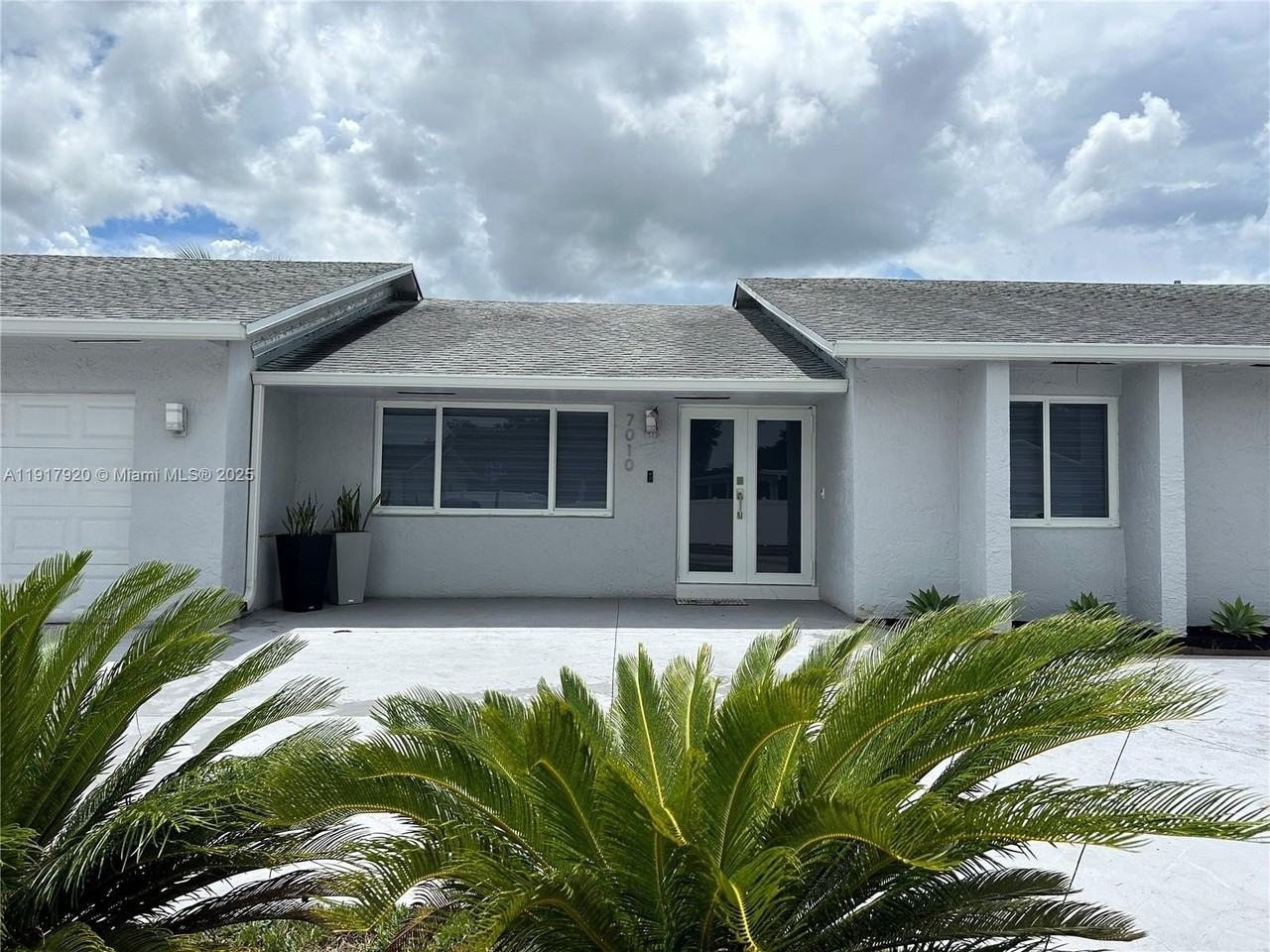 7010 Sw 144th Pl - Photo 2 of 47