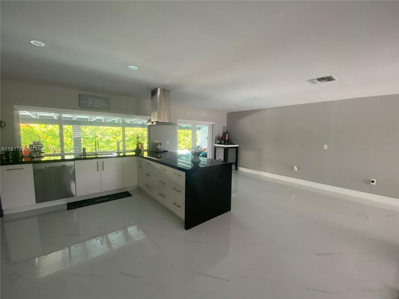 7010 Sw 144th Pl - Photo 7 of 47