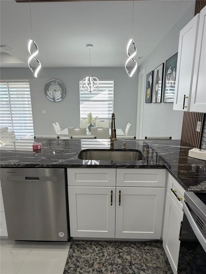 2923 22nd St Sw - Photo 6 of 24