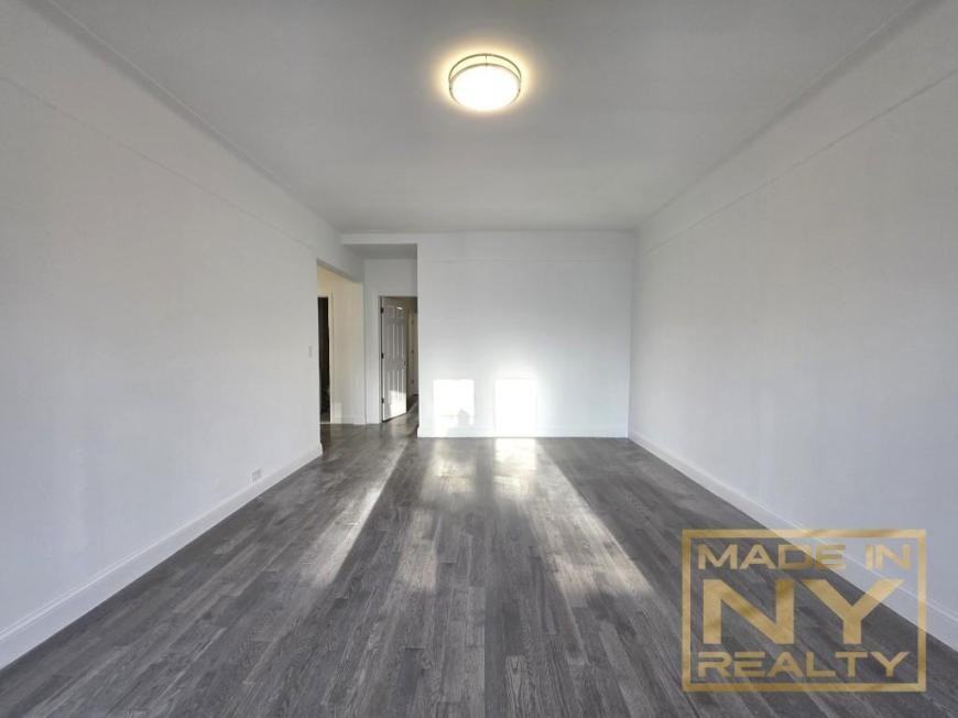 11714 Union Tpke - Photo 4 of 10