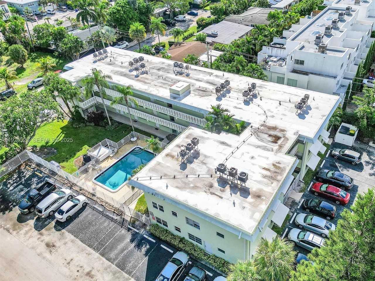 1900 Northeast 8th Court #302 - Photo 2 of 31