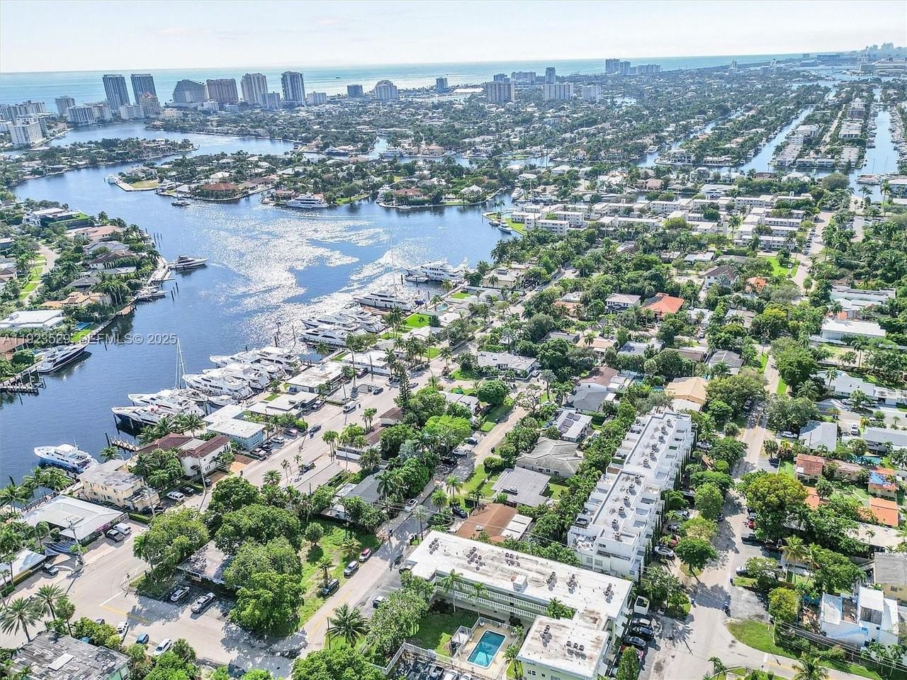 1900 Northeast 8th Court #302 - Photo 5 of 31