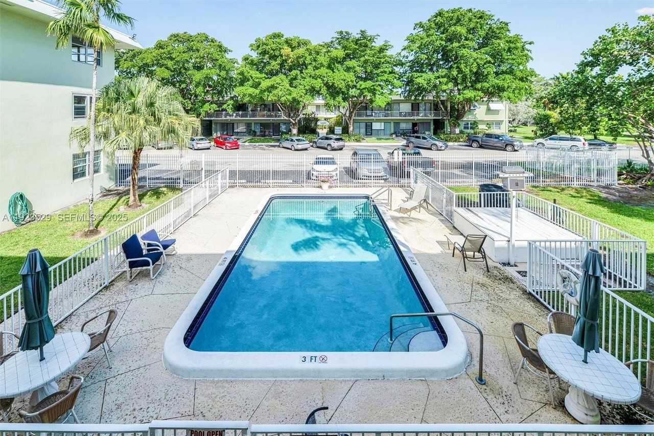 1900 Northeast 8th Court #302 - Photo 7 of 31