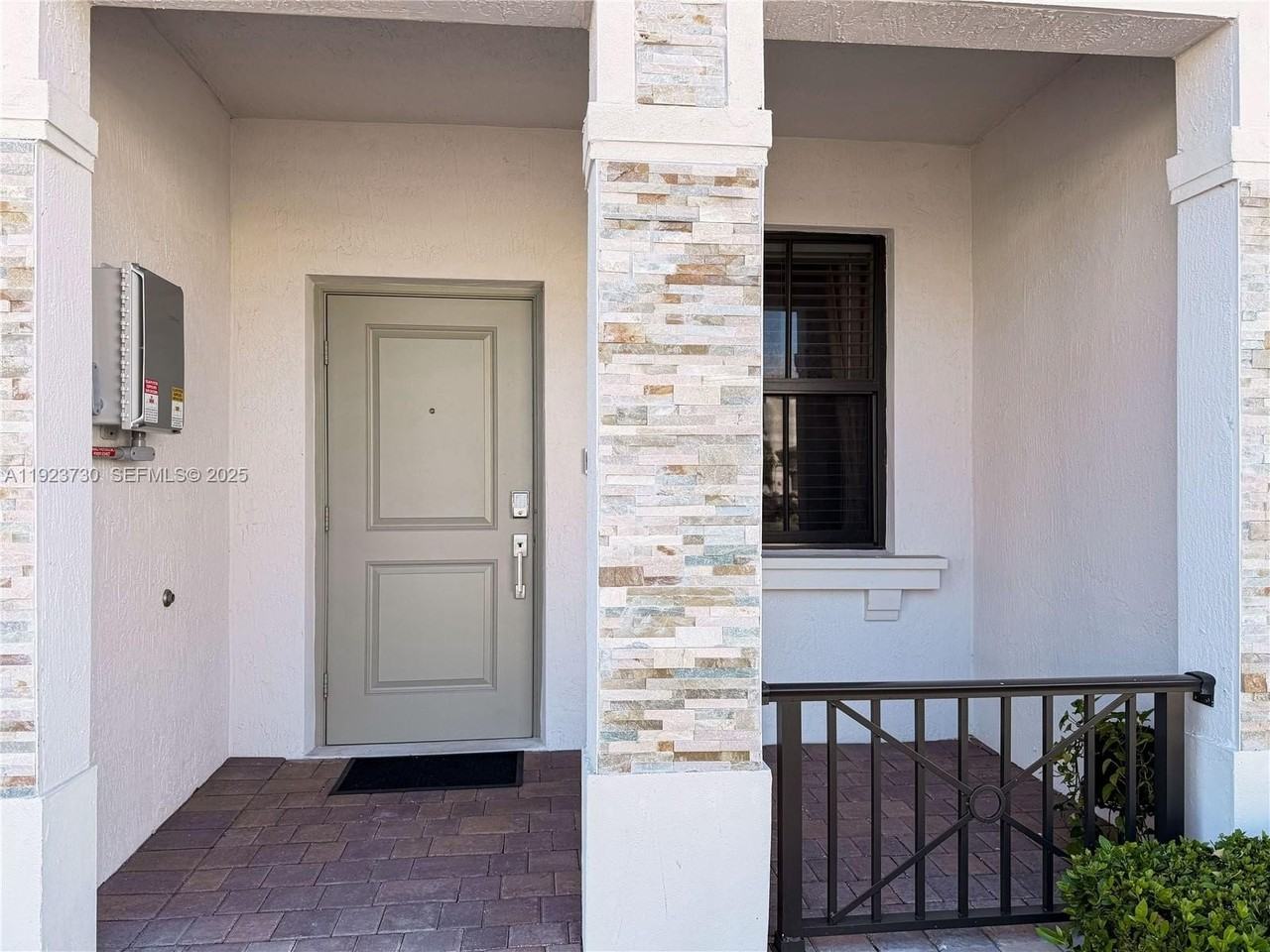 11962 Sw 247th Ter #11962 - Photo 3 of 31