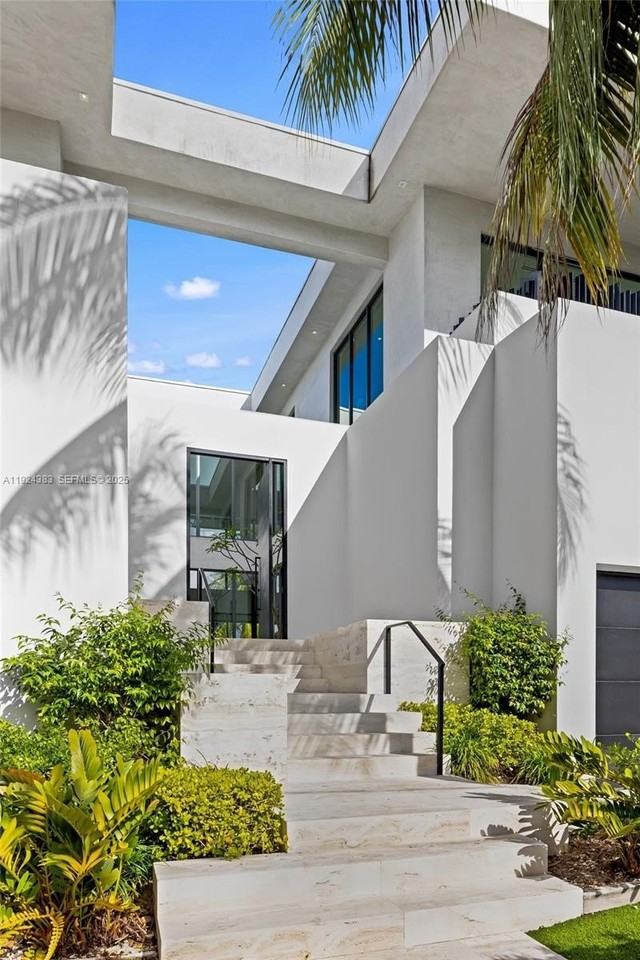 773 Ne 77th Ter - Photo 7 of 50