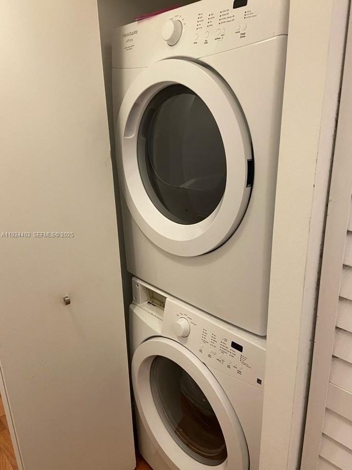 1410 Euclid Ave #4 - Photo 4 of 12