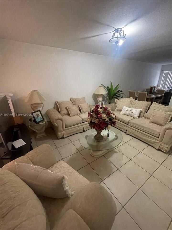 4852 Nw 9th Dr #4852 - Photo 2 of 16