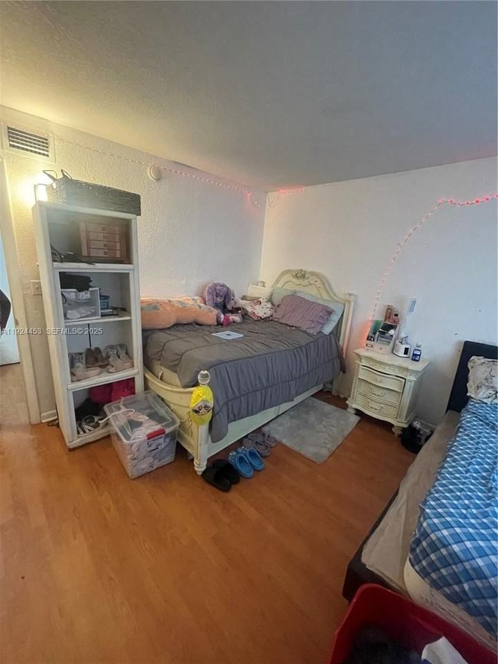 4852 Nw 9th Dr #4852 - Photo 7 of 16