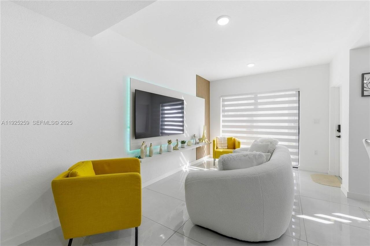 26122 Sw 145th Ct #26122 - Photo 3 of 28