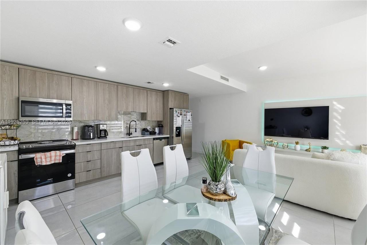 26122 Sw 145th Ct #26122 - Photo 7 of 28