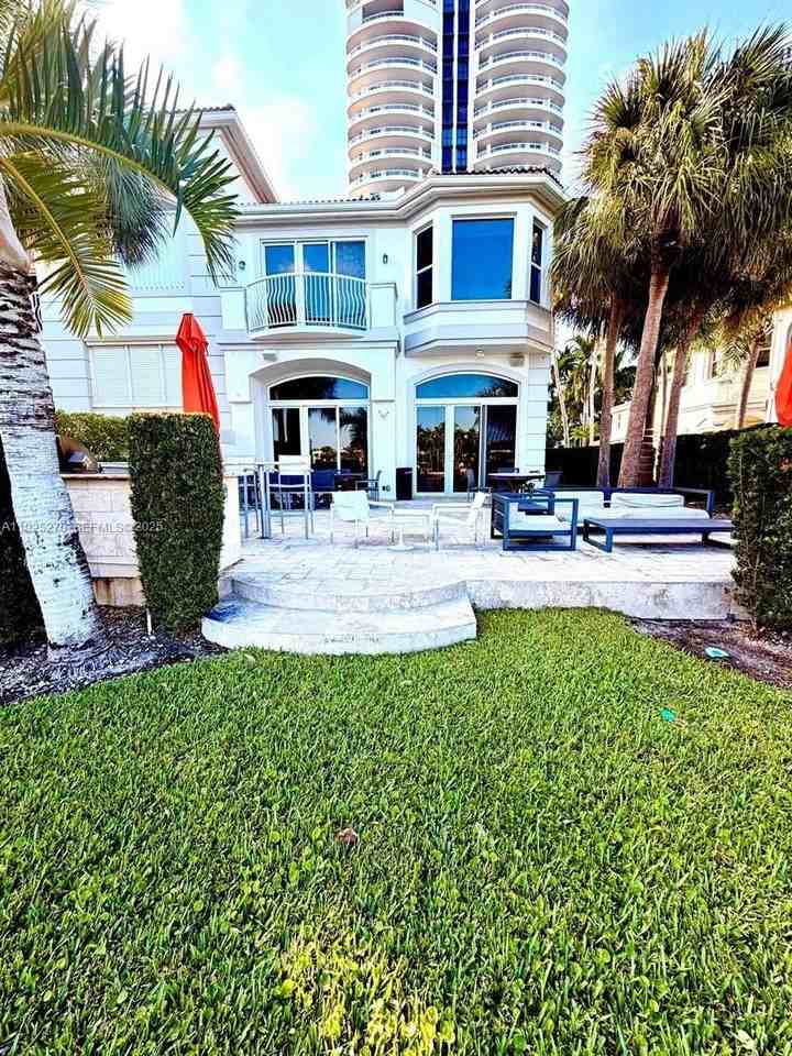 21025 Ne 38th Ave #81 - Photo 2 of 50