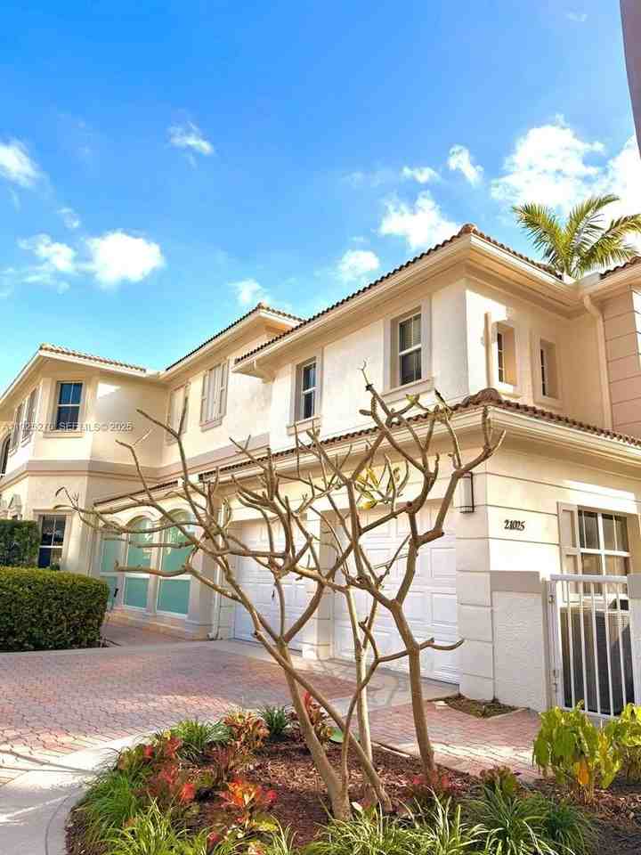 21025 Ne 38th Ave #81 - Photo 5 of 50