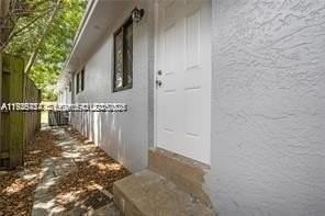 303 Nw 7th St #1-2 - Photo 5 of 18