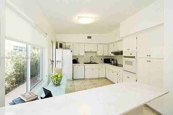 5570 Lagorce Dr - Photo 6 of 12