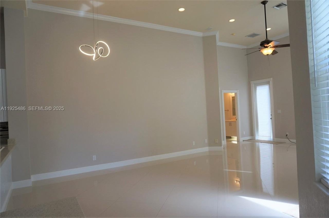 8006 N Savannah Cir - Photo 3 of 19