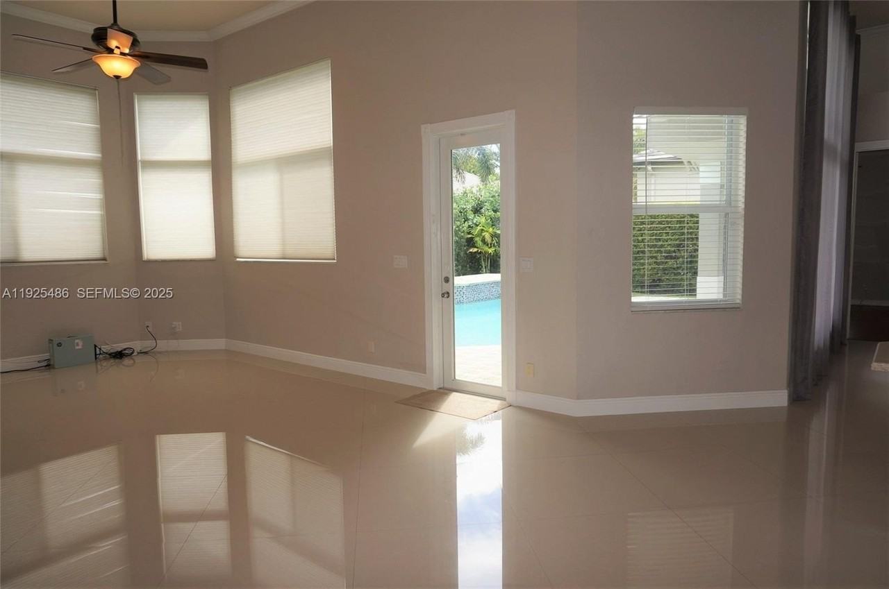 8006 N Savannah Cir - Photo 4 of 19