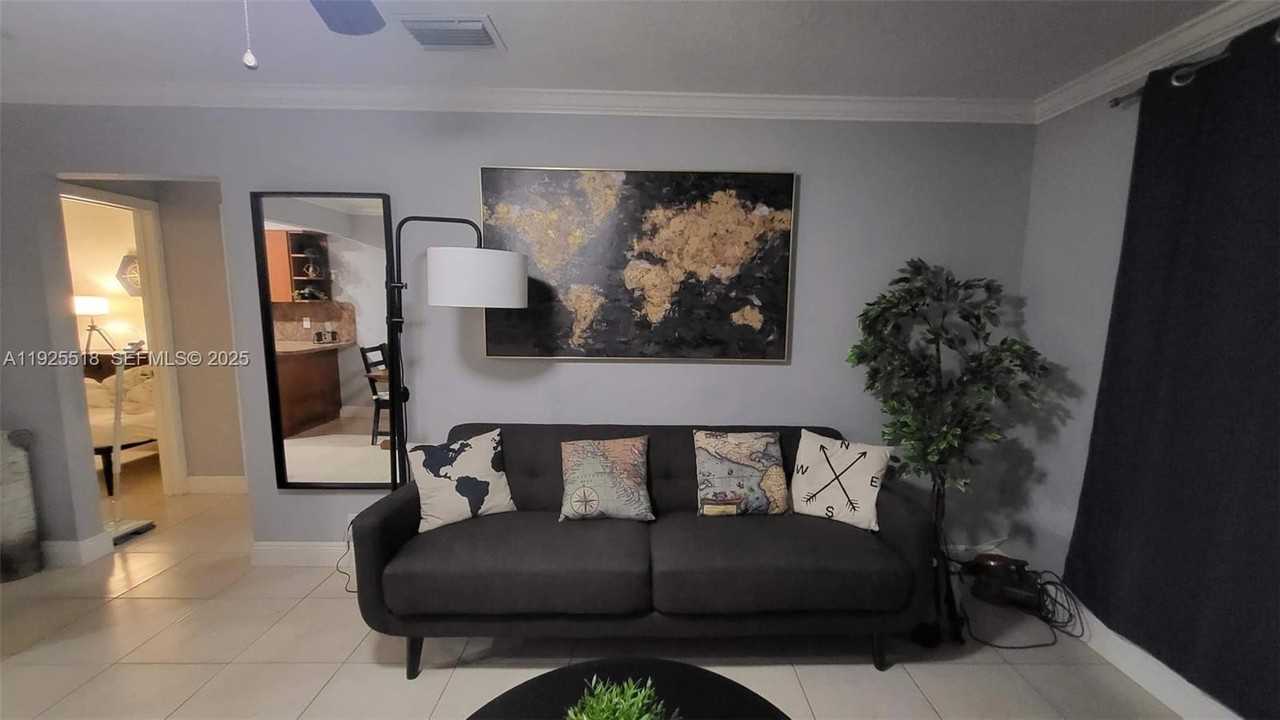 420 56th St #422 - Photo 5 of 12