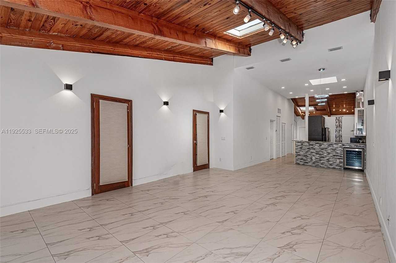 2621 S Parkview Dr - Photo 7 of 39