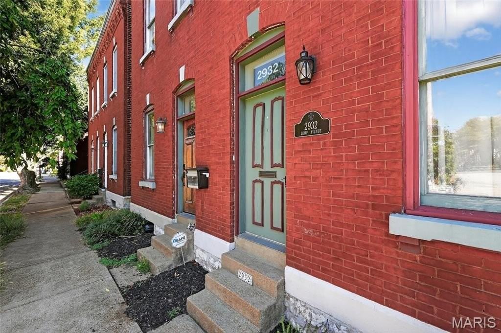 2932 Lemp Ave - Photo 2 of 44