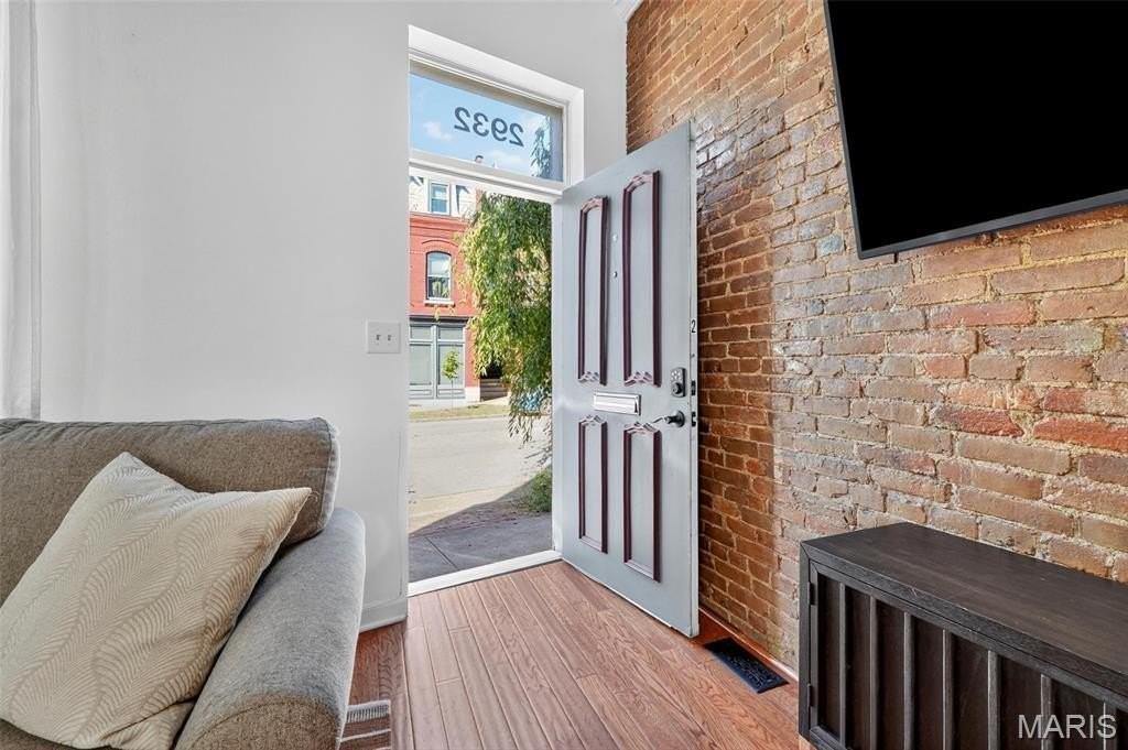 2932 Lemp Ave - Photo 4 of 44