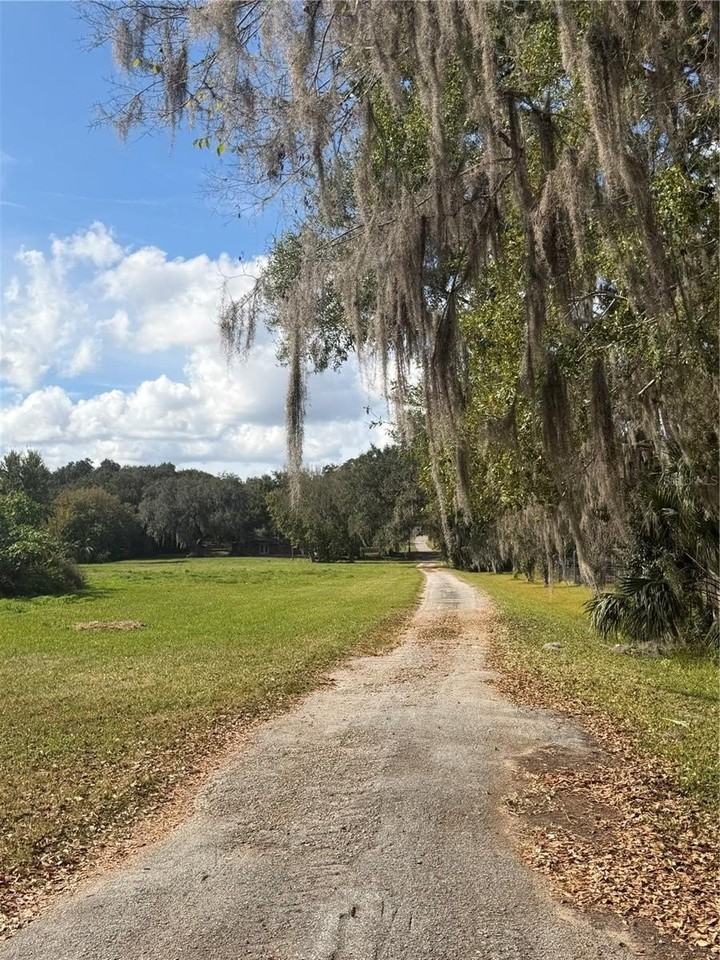 15340 Mallory Ln - Photo 4 of 23