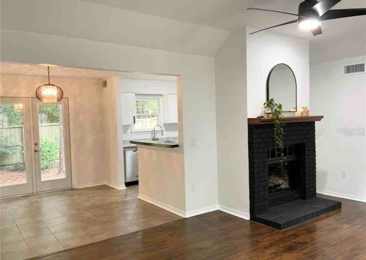 5409 Southwest 88th Court - Photo 3 of 7