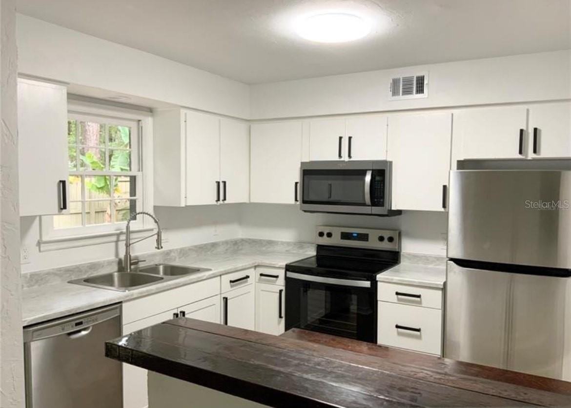 5409 Southwest 88th Court - Photo 4 of 7