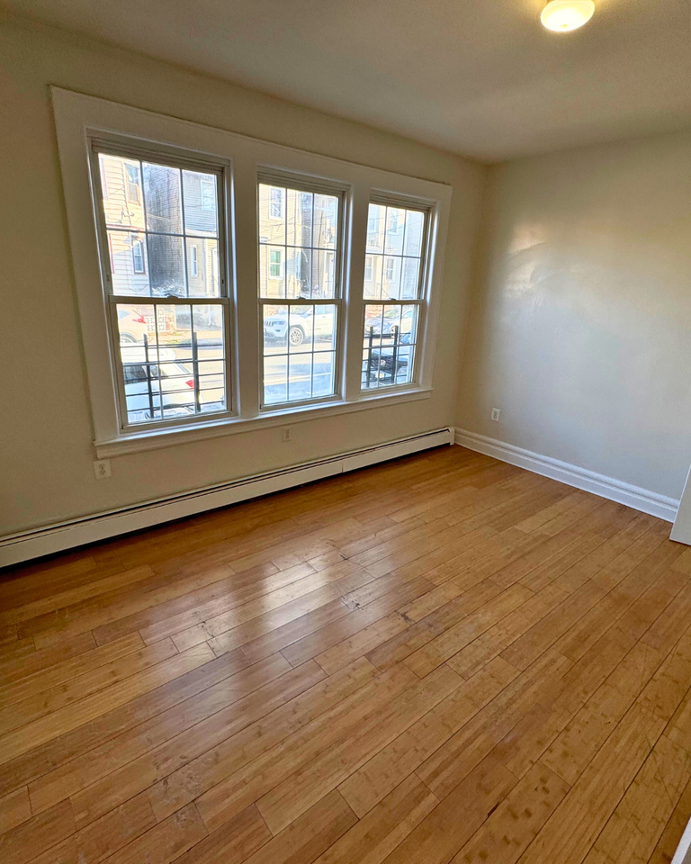 291 S 19th St #1L - Photo 3 of 7