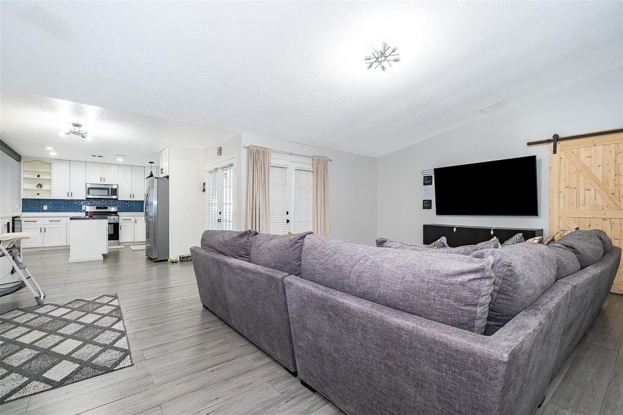 7118 Caloosa Ct - Photo 5 of 50