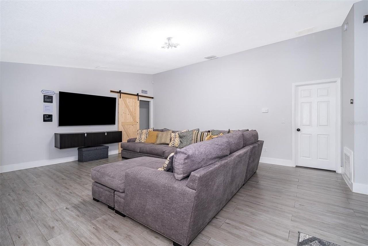 7118 Caloosa Ct - Photo 7 of 50