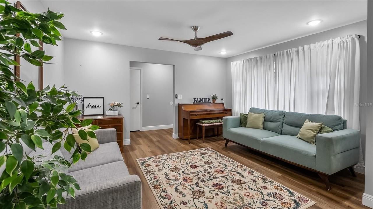 821 Pennsylvania Ave - Photo 5 of 36