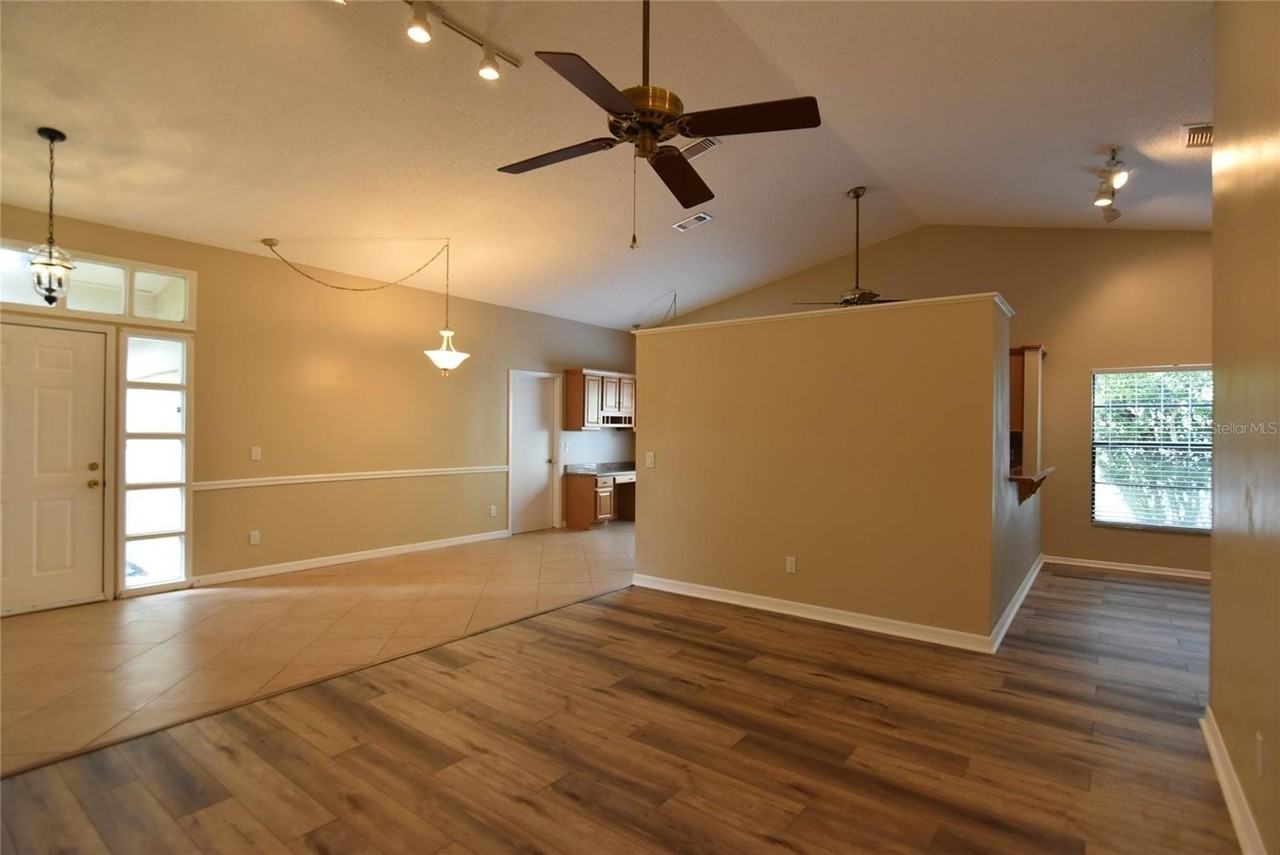 1099 Mckinnon Ave - Photo 4 of 28