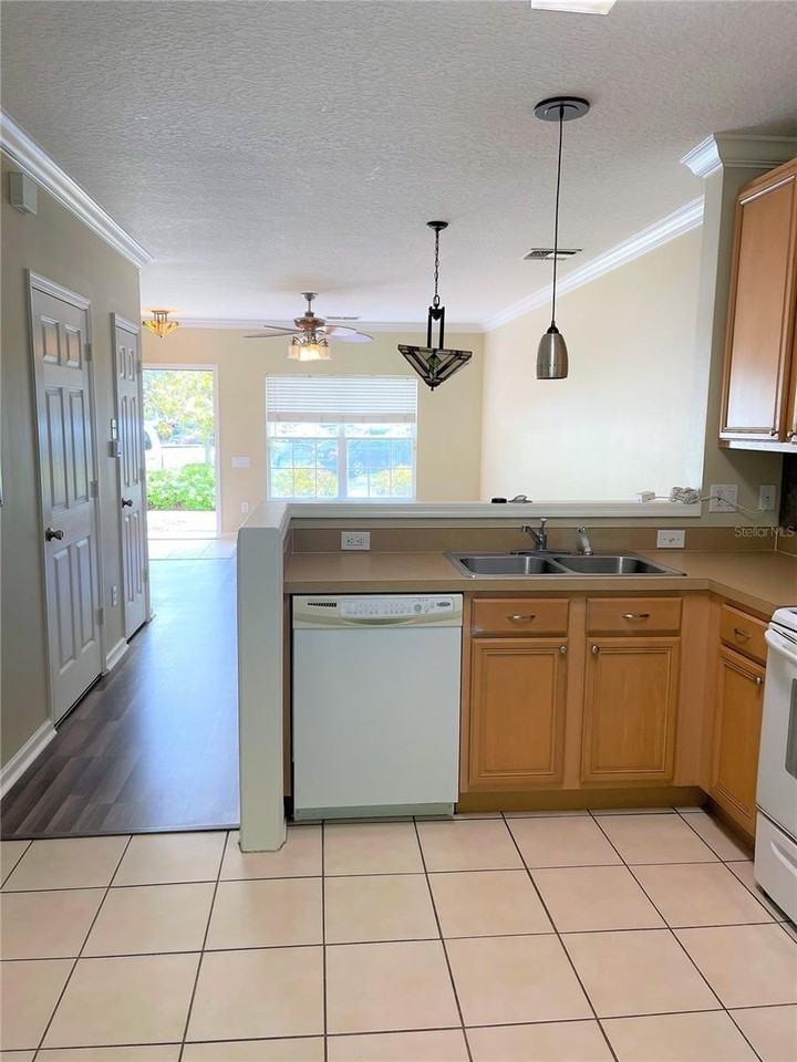 894 Vineland Pl - Photo 5 of 13