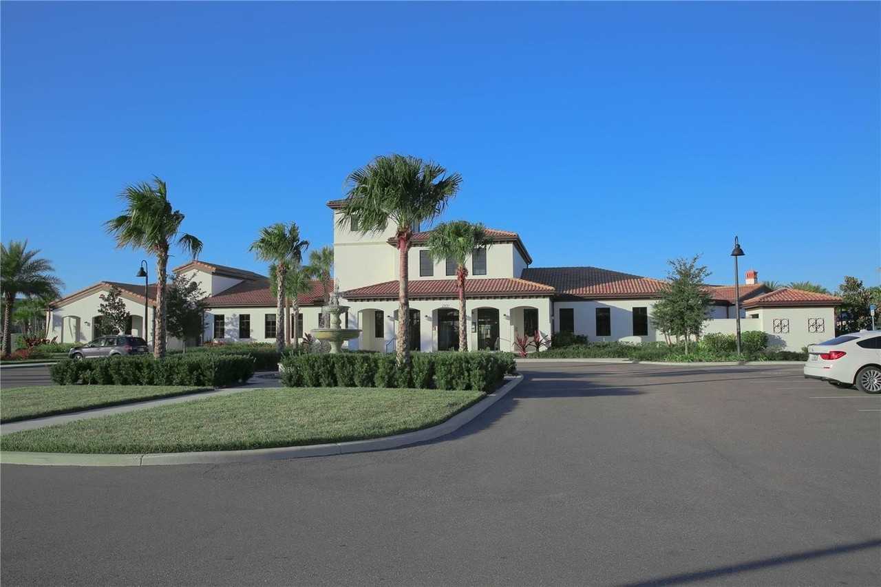 8809 Rhodes St - Photo 5 of 49