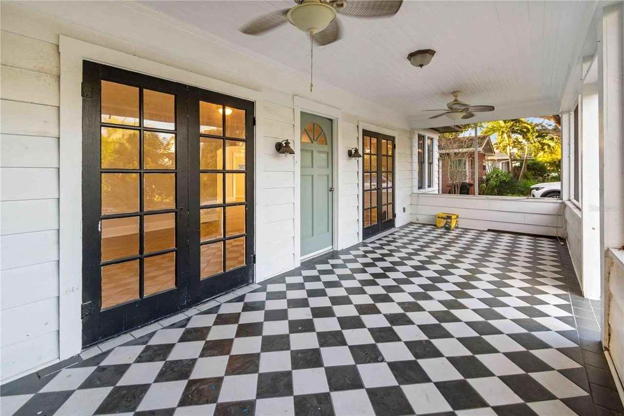 2302 12th St N - Photo 4 of 50