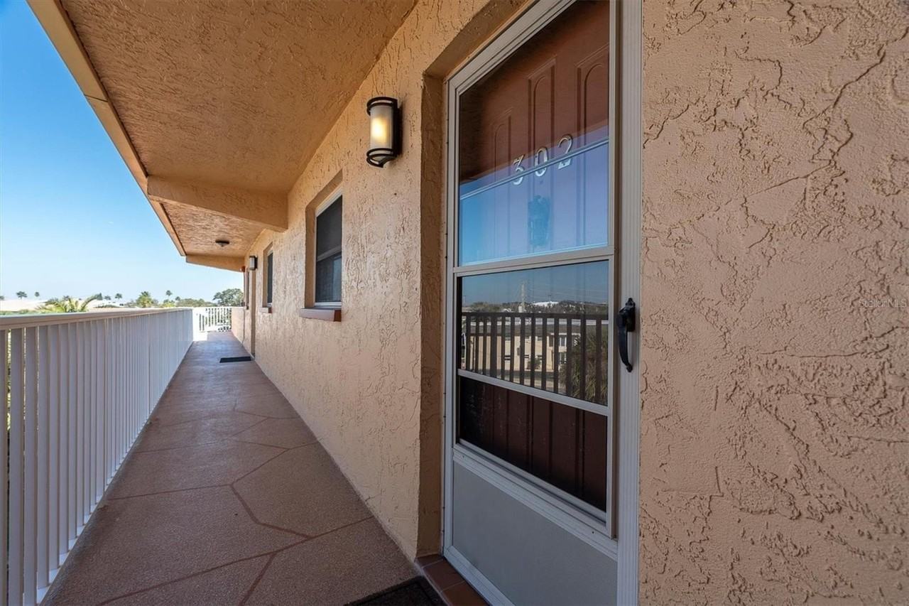 175 116th Avenue #302 - Photo 3 of 27