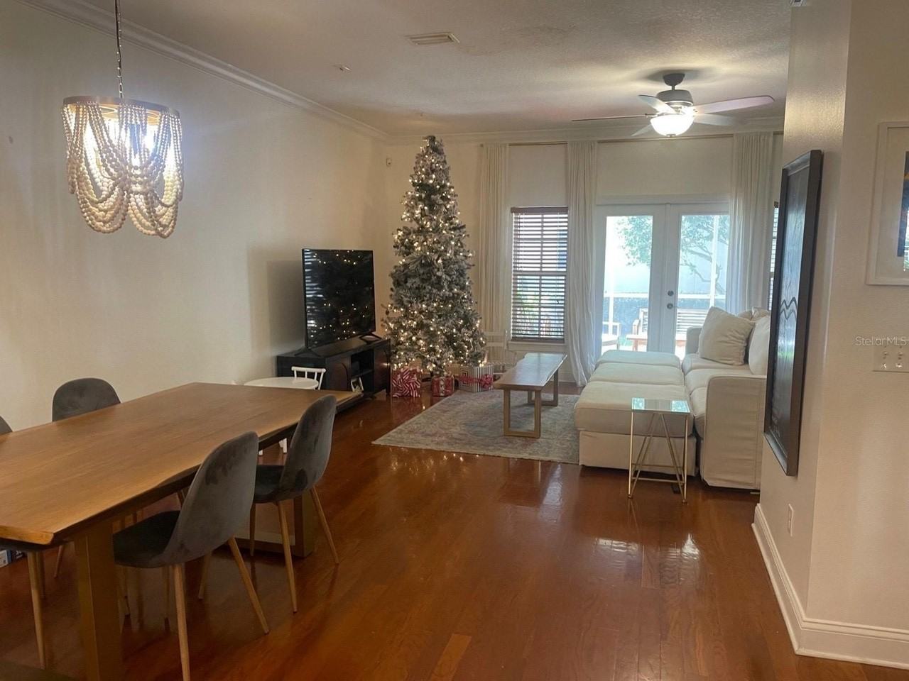 420 Barcelona Dr - Photo 2 of 7