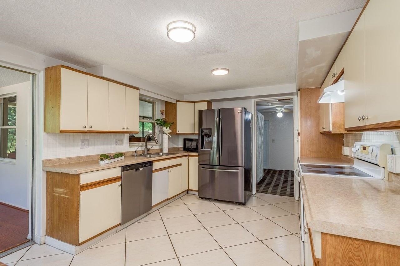 1748 Colmar Dr - Photo 2 of 29