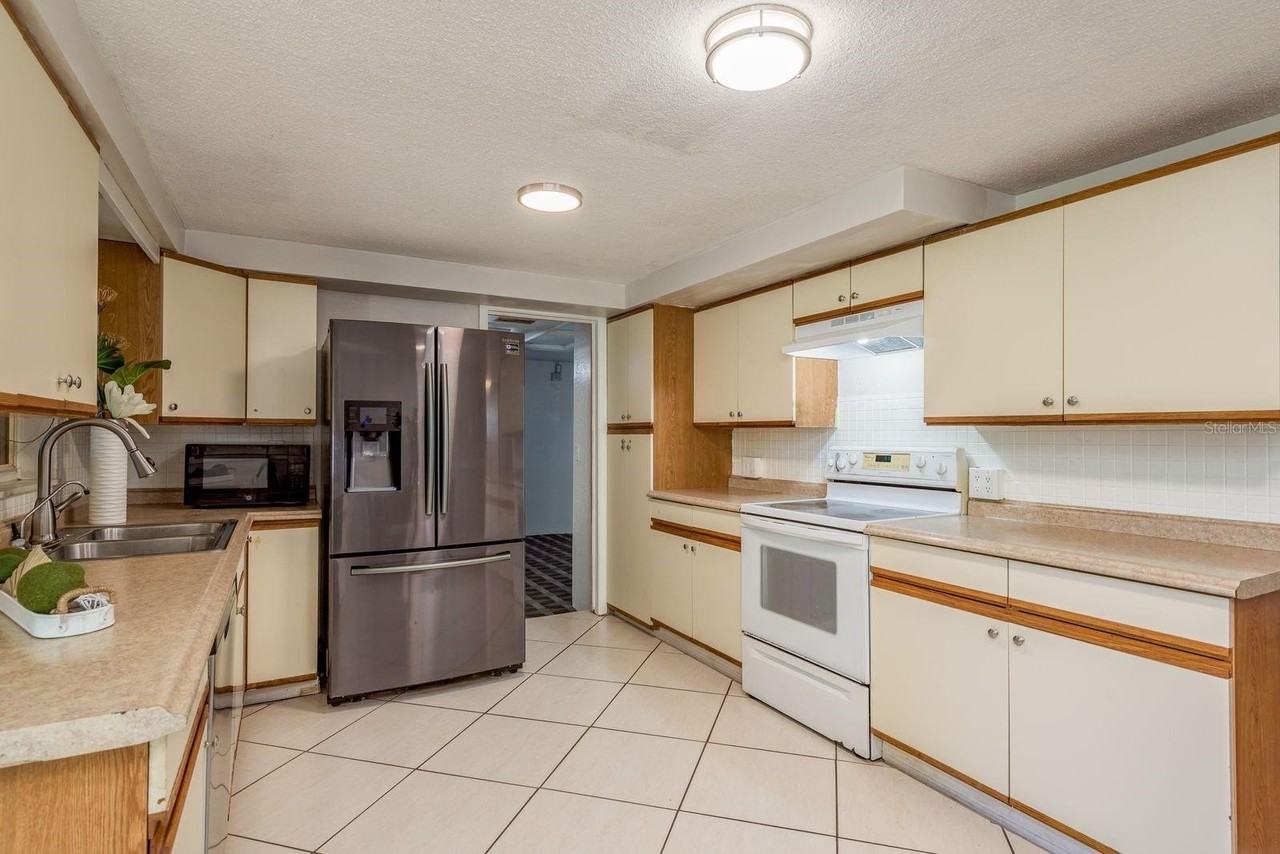 1748 Colmar Dr - Photo 3 of 29