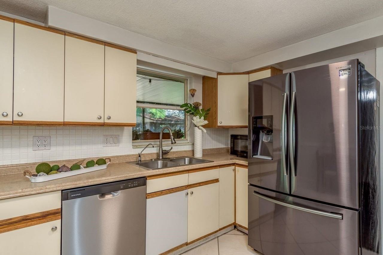 1748 Colmar Dr - Photo 4 of 29