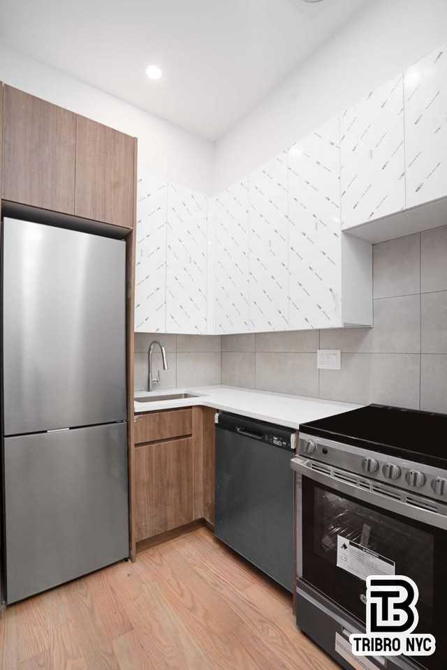 6215 Catalpa Ave - Photo 3 of 9