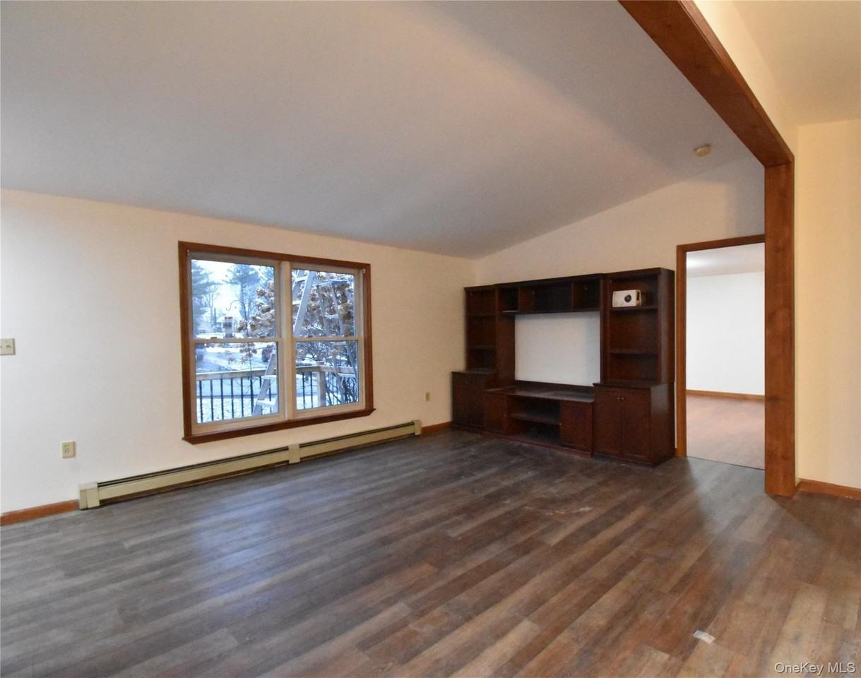 22 Winslow Pl - Photo 3 of 25