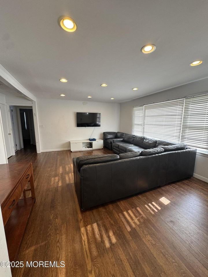 259 Garfield Ave - Photo 2 of 15