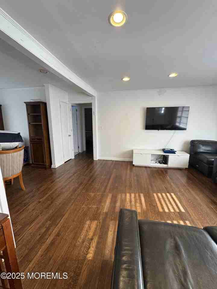 259 Garfield Ave - Photo 3 of 15